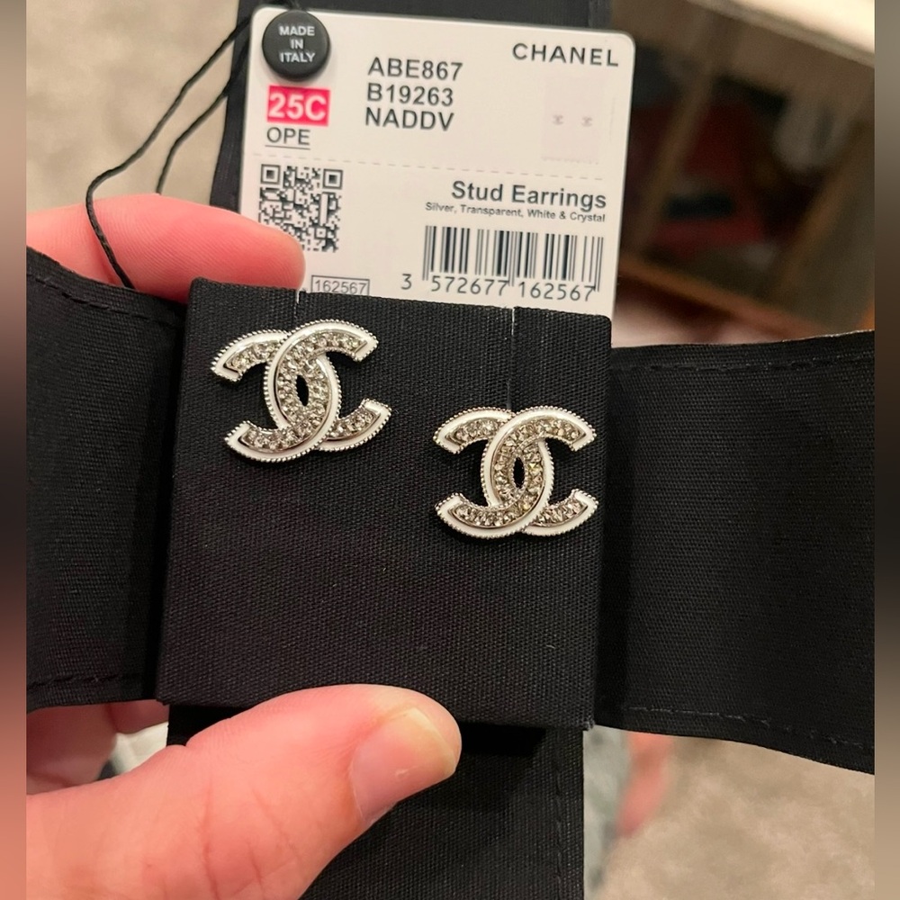 ❌SOLD❌ CHANEL 25C White Silver & Crystal CC Logo Stud Earrings NEW with/Receipt